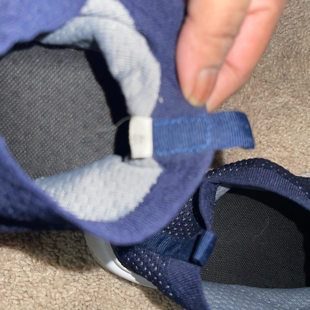 Sneakers - Picture 4 of 6